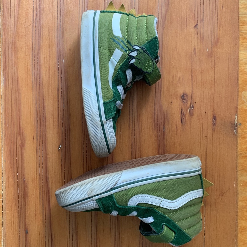 TODDLER BOYS DINOSAUR VANS- USED SIZE 8.5